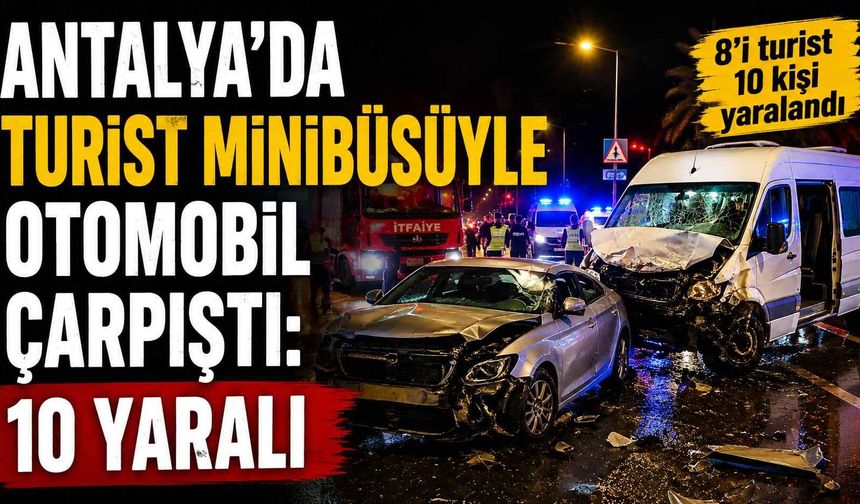 Antalya'da turist minibüsüyle otomobil çarpıştı: 10 yaralı