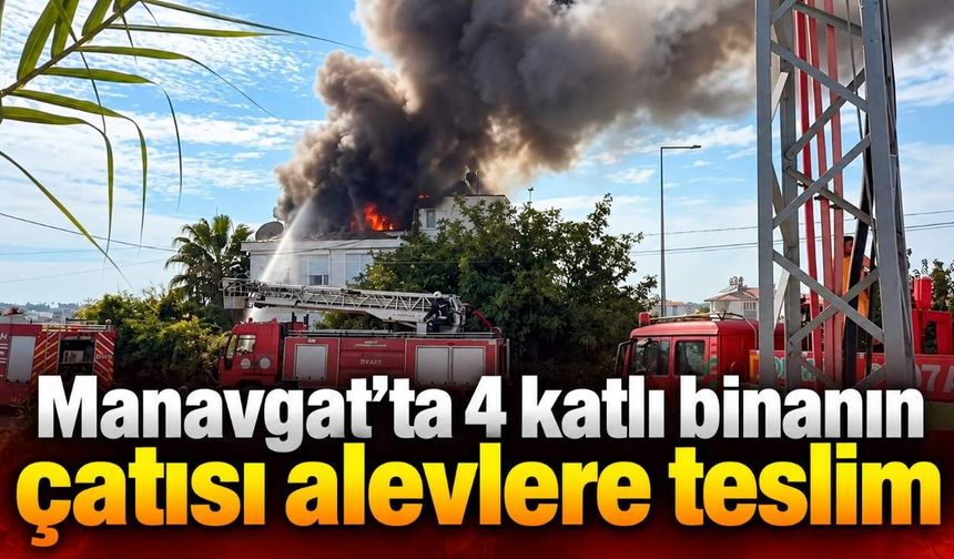 Manavgat’ta 4 katlı binanın çatısı alevlere teslim