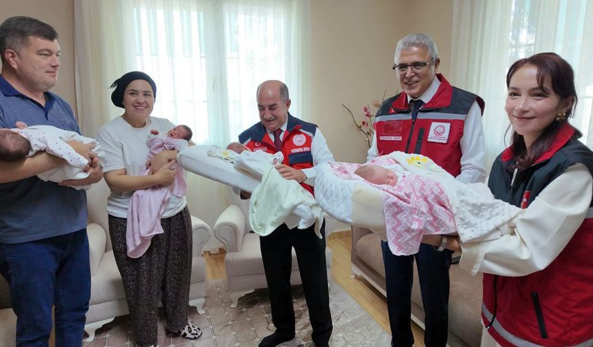 Antalya’da dördüz sevinci: Bakan Göktaş aileyi görüntülü aradı