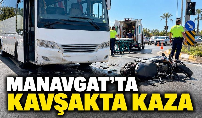 Manavgat’ta servis otobüsüyle motosiklet çarpıştı: 1 yaralı