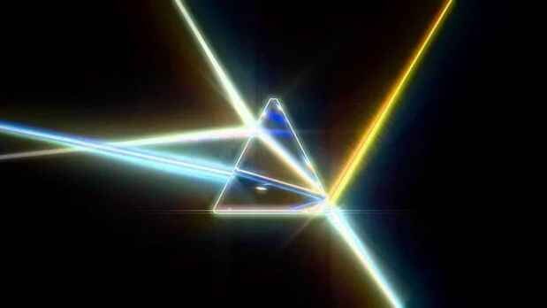 Bu fotoğraftaki çilekler ne renk? Beyiniz sizi yanıltmasın