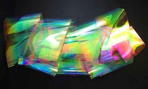 Bu fotoğraftaki çilekler ne renk? Beyiniz sizi yanıltmasın