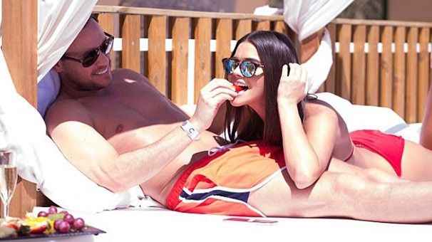 Jamie Reed  Jade Lewis çiftinin İspanya tatili