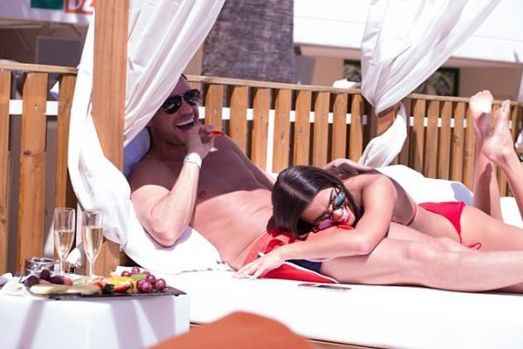 Jamie Reed  Jade Lewis çiftinin İspanya tatili