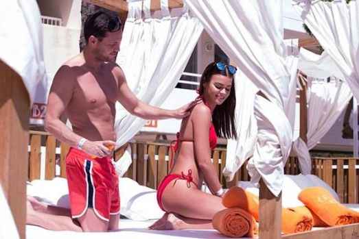 Jamie Reed  Jade Lewis çiftinin İspanya tatili