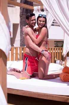 Jamie Reed  Jade Lewis çiftinin İspanya tatili