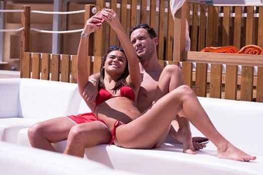 Jamie Reed  Jade Lewis çiftinin İspanya tatili