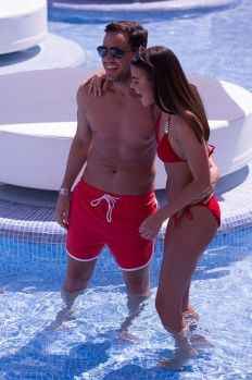 Jamie Reed  Jade Lewis çiftinin İspanya tatili