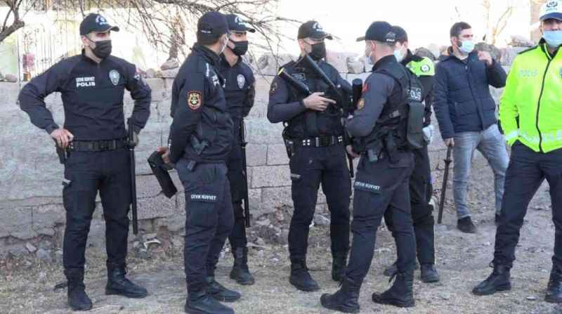 Köpek yumurtaları yedi, tüfek, taş ve sopalar konuştu! 3 yaralı