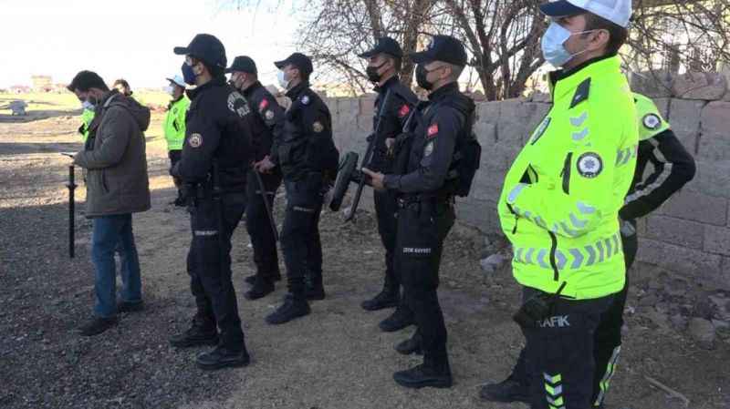 Köpek yumurtaları yedi, tüfek, taş ve sopalar konuştu! 3 yaralı