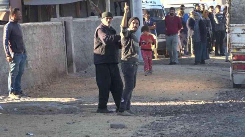 Köpek yumurtaları yedi, tüfek, taş ve sopalar konuştu! 3 yaralı