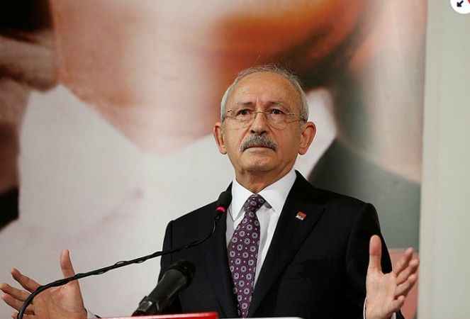 <p>CHP kaynaklarından edinilen bilgilere göre; Kemal Kılıçdaroğlu, Merkez Yönetim Kurulu'ndan istifa eden isimlerin yerine Ekrem İmamoğlu ve Canan Kaftancıoğlu'na yakın isimleri de koyacaktıç İmamoğlu'na yakın isimler arasında Gökhan Günaydın ve Gökhan Zeybek gösteriliyordu. Kılıçdaroğlu, İmamoğlu'nun seçim sonrası, 'Değişmeyen tek şey değişimdir' diyerek ilk sinyali verdiği Genel Başkanlık arzusunu kahvaltıda açık etmesi ile fikrini değiştirdi. CHP MYK'da, İmamoğlu'na yakın olduğu düşünülen isimlerin hiçbirine yer verilmedi. Bir diğer deyişle hepsinin üstü bizzat Genel Başkan Kılıçdaroğlu tarafından çizildi. CHP eski Milletvekili Barış Yarkadaş, kahvaltıda yaşananlar sonrası Kılıçdaroğlu'nun son anda bu isimleri elediğini söyledi. Canan Kaftancıoğlu'na yakın Zeynel Emre ise MYK'da yer aldı.</p>