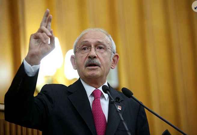 <p>Kılıçdaroğlu Sözcü TV'de yaptığı açıklamada, aralarında resmen savaş olmasına rağmen İmamoğlu ile arasında bir sorun olmadığını iddia etti. Kaçamak yanıtlar veren Kılıçdaroğlu, "Hayır, niye sıkıntı olsun ki? Ekrem Bey bizim bir metropolümüzün başarılı bir belediye başkanı. Diğer belediye başkanlarıyla nasıl görüşüyorsam kendisiyle de öyle görüştüm. Bir sıkıntımız yok" dedi.</p>