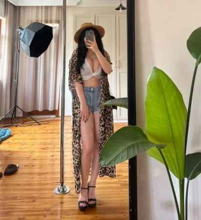 <p>Dünyada da popüler olan uygulamayı Türkiye'de Candan kardeşler, Ebru Polat gibi isimler de kullanarak para kazanıyor. Öyle ki Candan kardeşlerden Bahar Candan bu sayede 1 milyon dolar kazandığını iddia etmişti.</p>
<figure></figure>