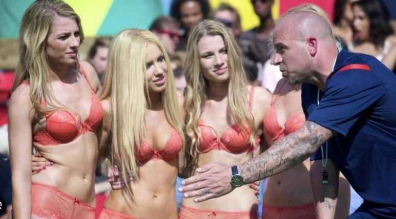 <p>Avrupa Seks Şampiyonası organizasyonundan yapılan açıklamada, “Cinsel yönelimin spor taktiklerinin bir parçası olarak dahil edilmesi, Avrupa ülkeleri arasında devrim niteliğinde bir ilerleme olacak.” ifadeleri kullanıldı.</p>