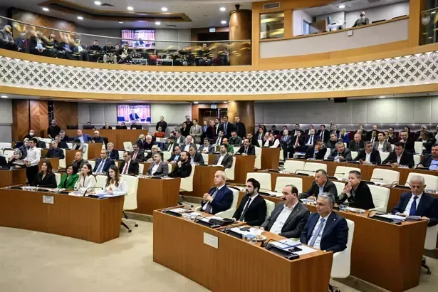 Antalya'da yeni gündem: Böcek'in yerine kim vekalet edecek?