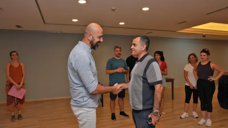 Alanya Belediye Tiyatrosu’ndan yeni sezonun ilk prömiyeri: “Palto”