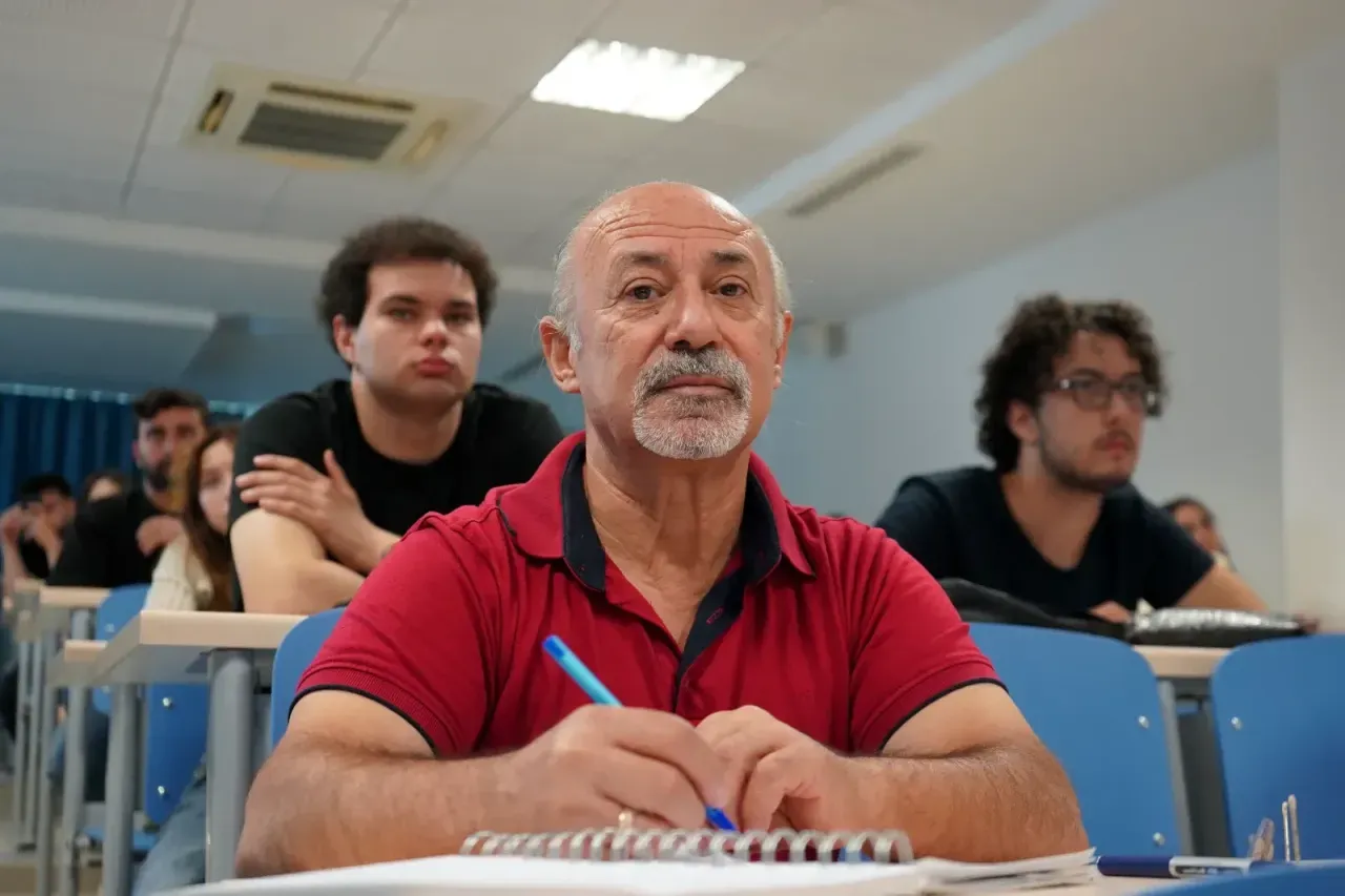 Antalya'da 63 yaşında üniversiteli oldu