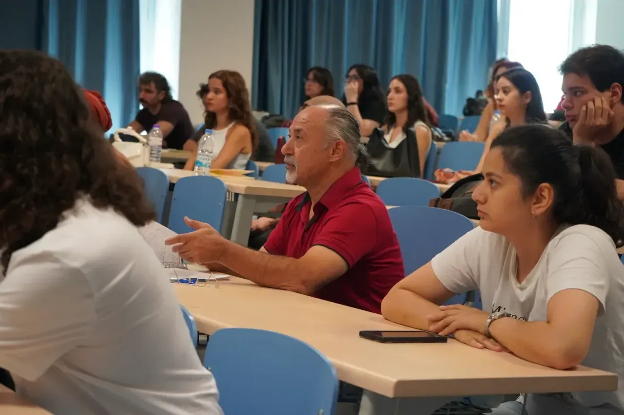 Antalya'da 63 yaşında üniversiteli oldu