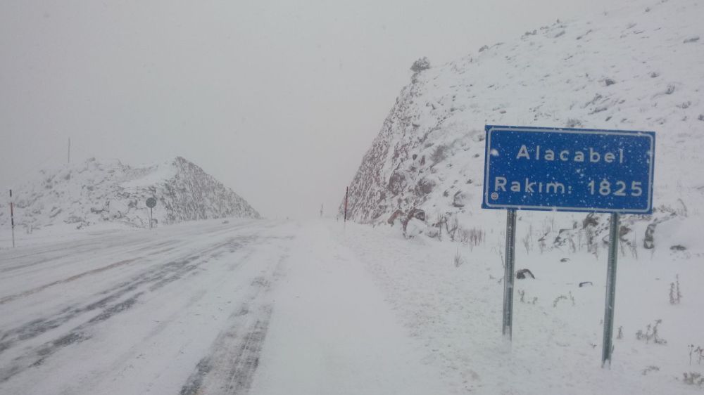 Son Dakika! Alanya-Konya yolu karlar altında