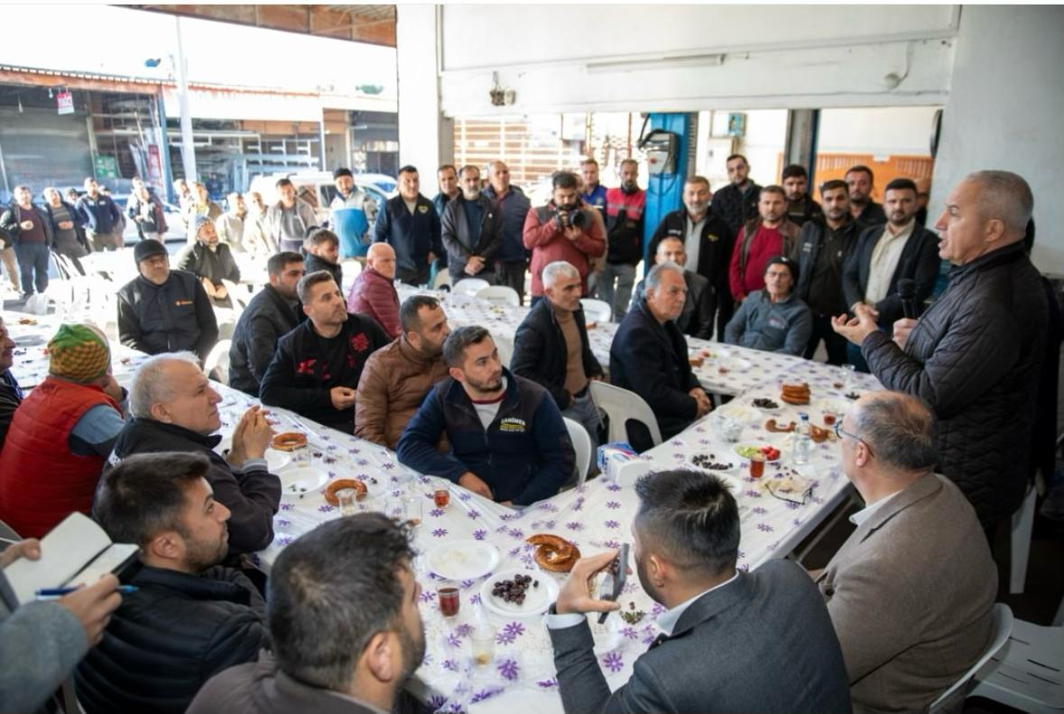 Alanya Belediye Başkanı Osman Tarık Özçelik, belediye başkan yardımcılarıyla birlikte Konaklı ve Payallar Sanayi Siteleri’nde bulunan esnafları ziyaret etti.