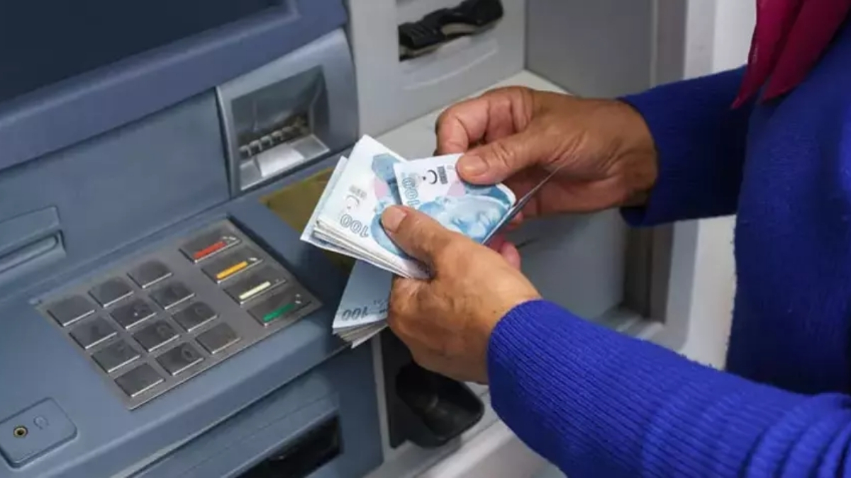 Emekliye beklenen ödeme tarihi kesinleşti: Para yatıyor