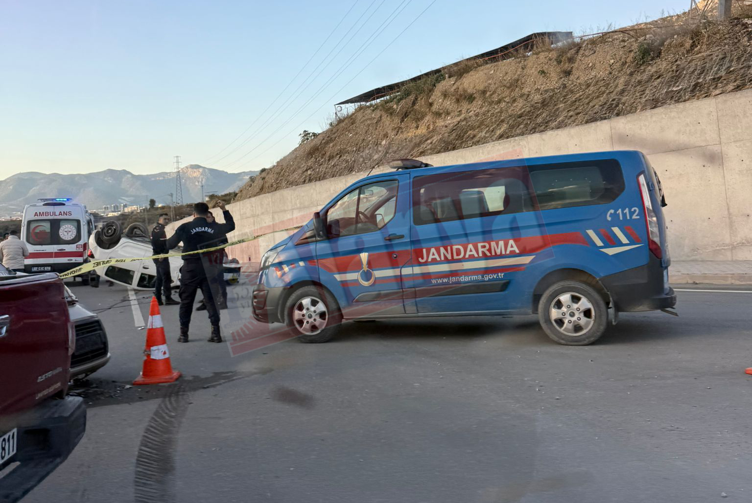 Alanya'da feci kaza! Kavşak savaş alanına döndü
