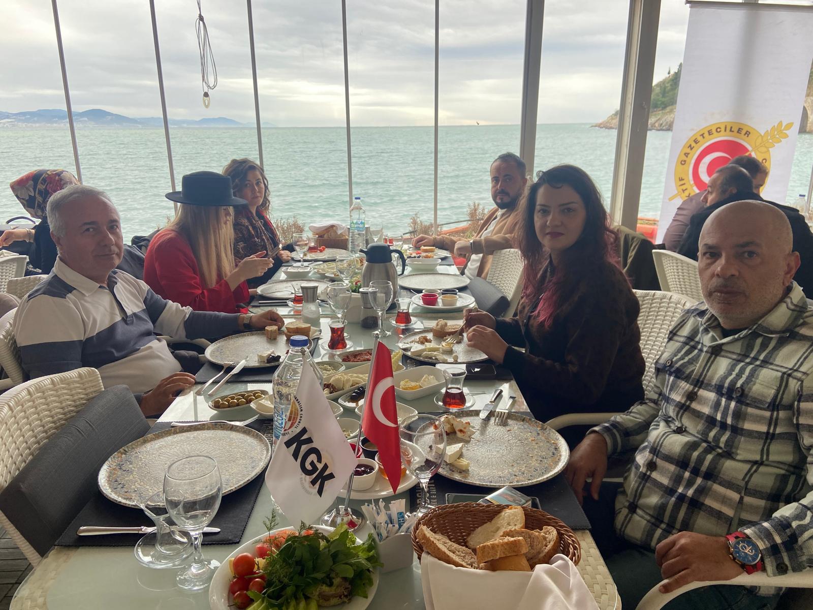 989F3B12 7114 4Dc8 8906 32Ced287Aafa