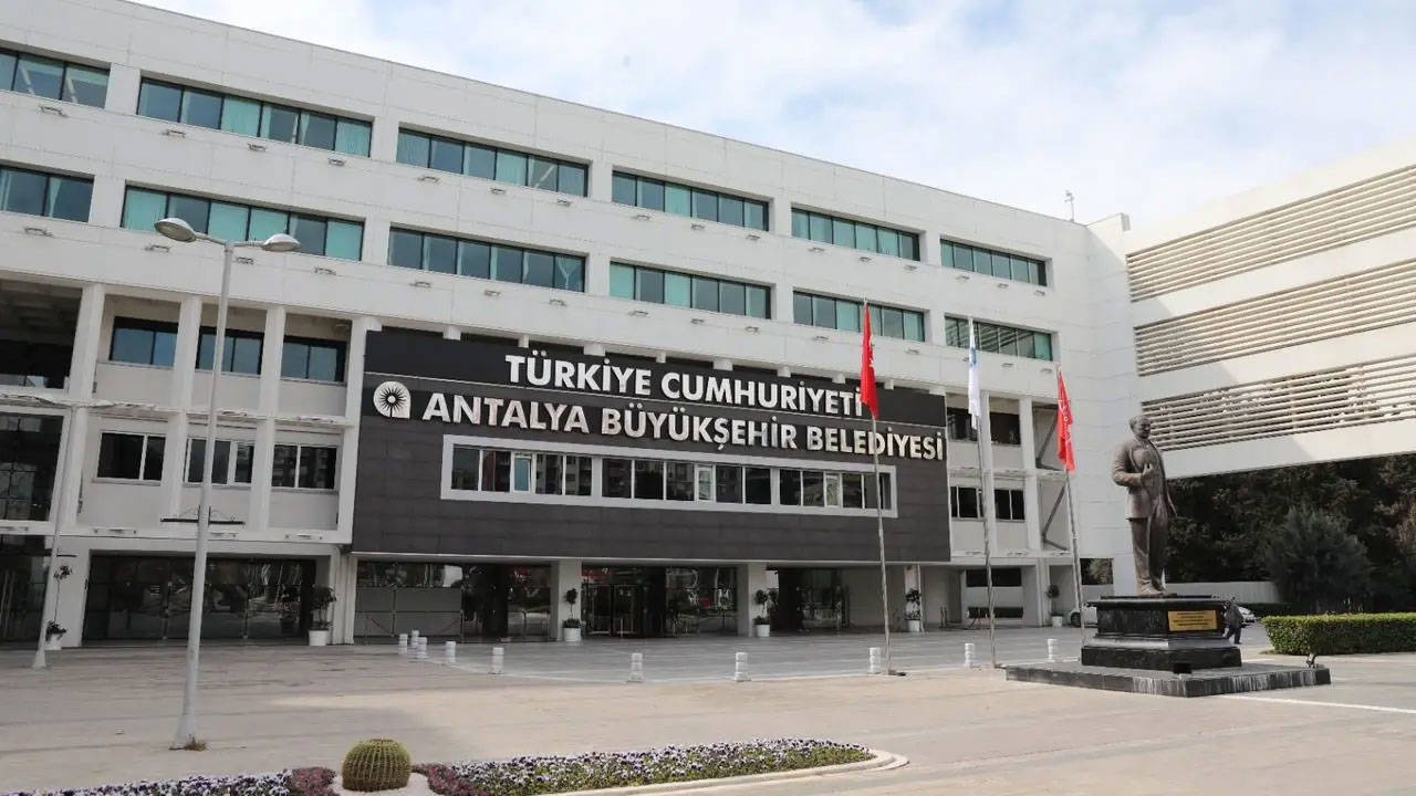Antalya BŞB'ye operasyon! Kritik birimlerde 20 gözaltı...