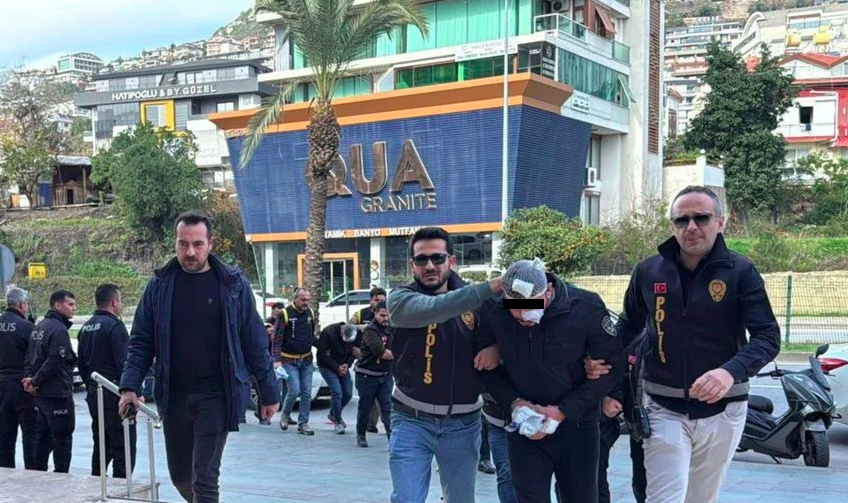 Alanya'da o kavga şok etmişti: Şüpheliler bandajlarla hakim karşısında