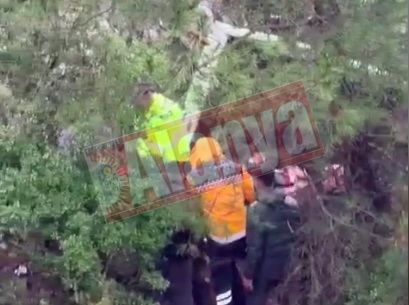 Alanya'da ölümle burun buruna! Araç uçuruma yuvarlandı