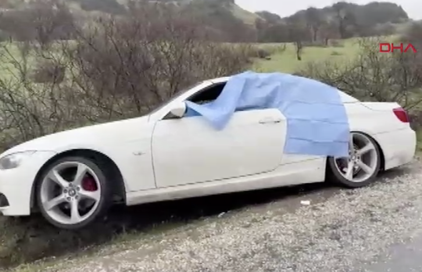 Şarampole düşen otomobilde vurularak ölü halde bulundu