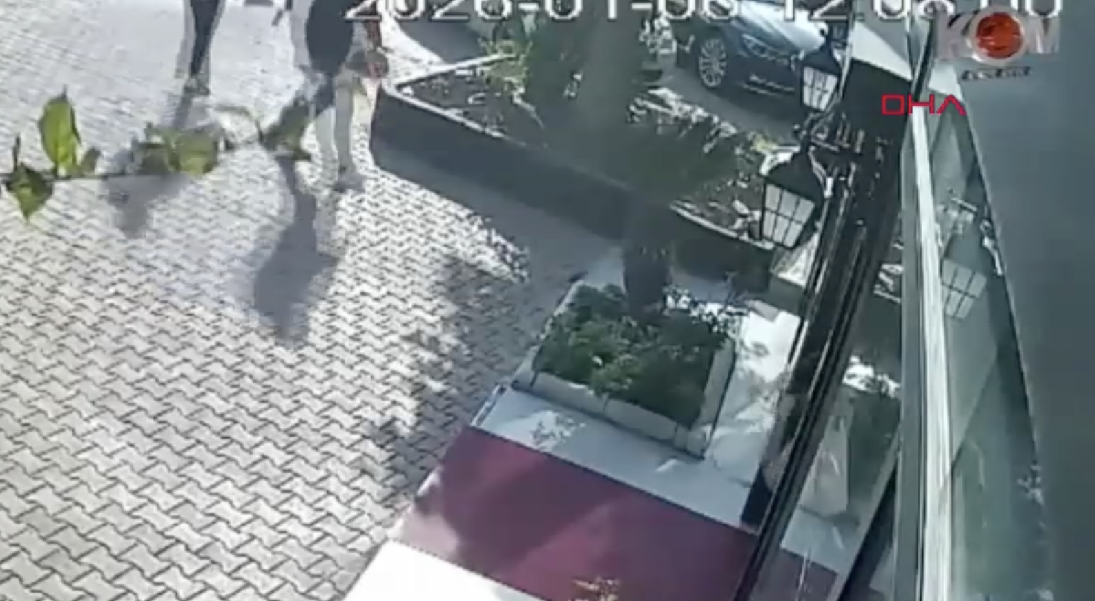 Antalya'da iş yerine sahibinden şantajla 2 milyon lira aldılar