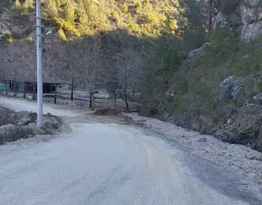 Alanya'da sağanağın vurduğu ulaşıma acil müdahale