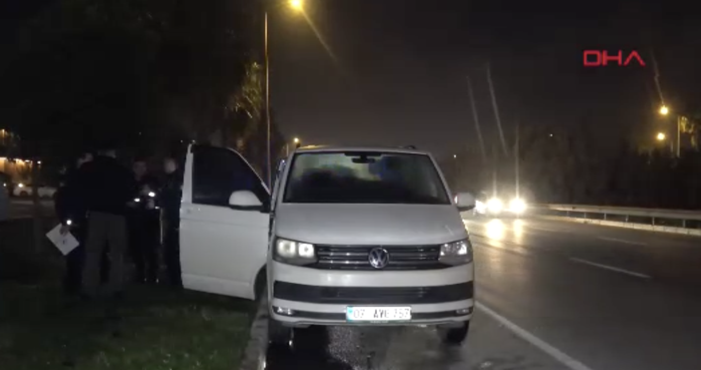 Antalya'da park halinde minibüste cansız bedeni bulundu