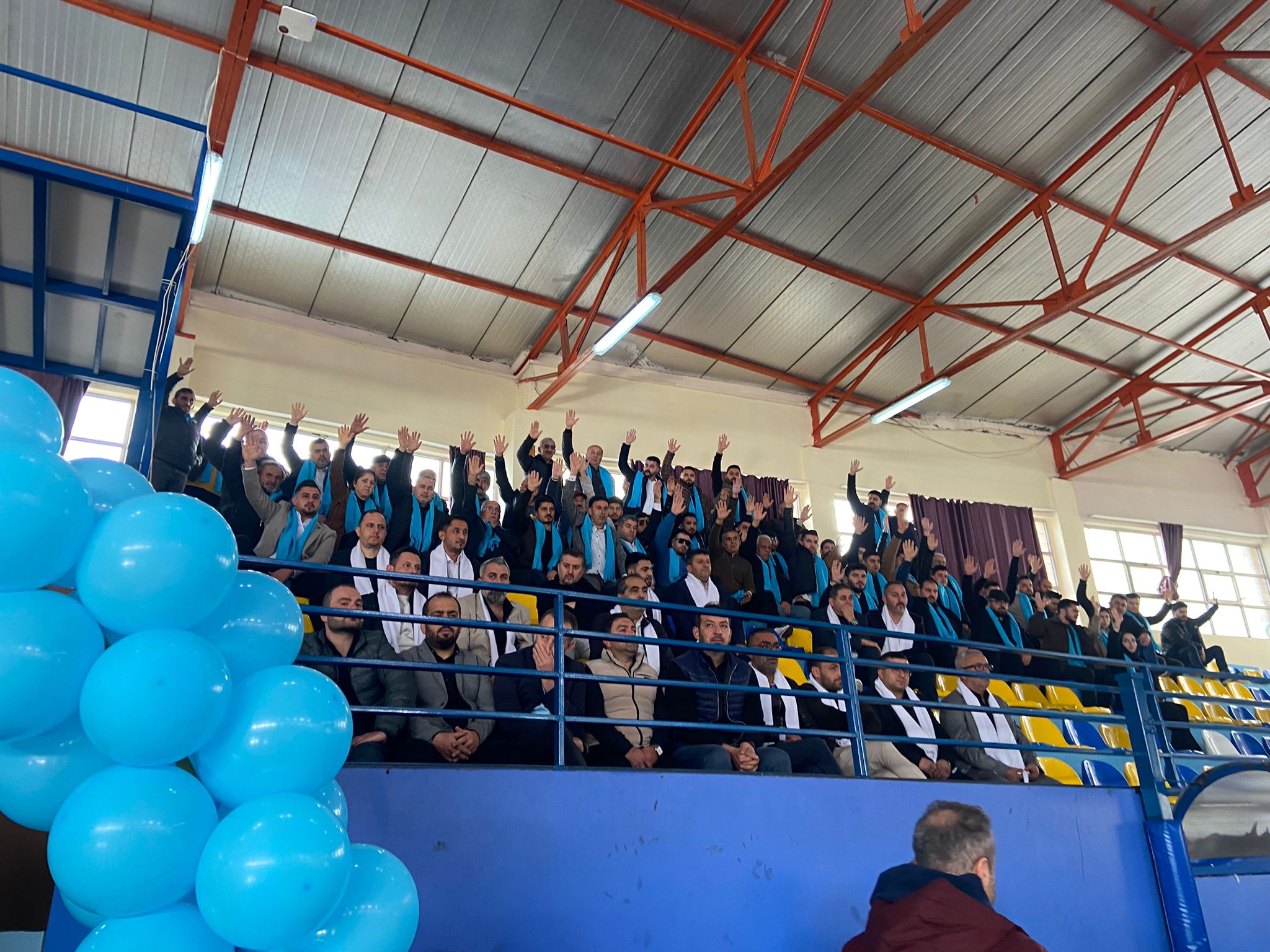 Alanya Minibüsçüler Odası Genel Kurulunda gergin anlar