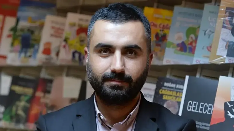 Ünlü gazeteci paylaşımları nedeniyle gözaltına alındı