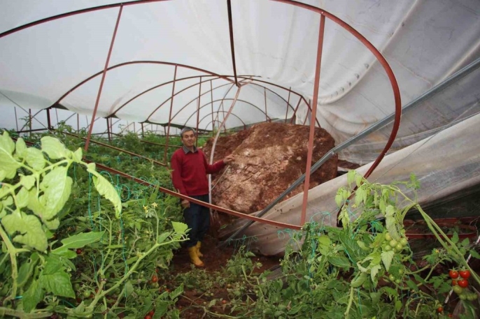 Antalya Da Heyelan Panigi Evler Catladi Seralar Dev Kayalar Altinda Kaldi 1 1771123964