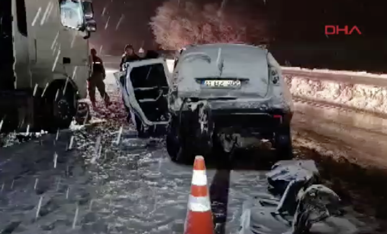 Son dakika - Kara yolunda feci kaza: 4 ölü