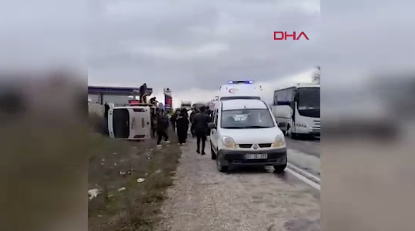 Öğrenci servisi kazaya karıştı: 6 yaralı