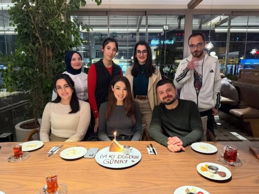 Avukat Günay Güneş’e dostlarından sürpriz doğum günü