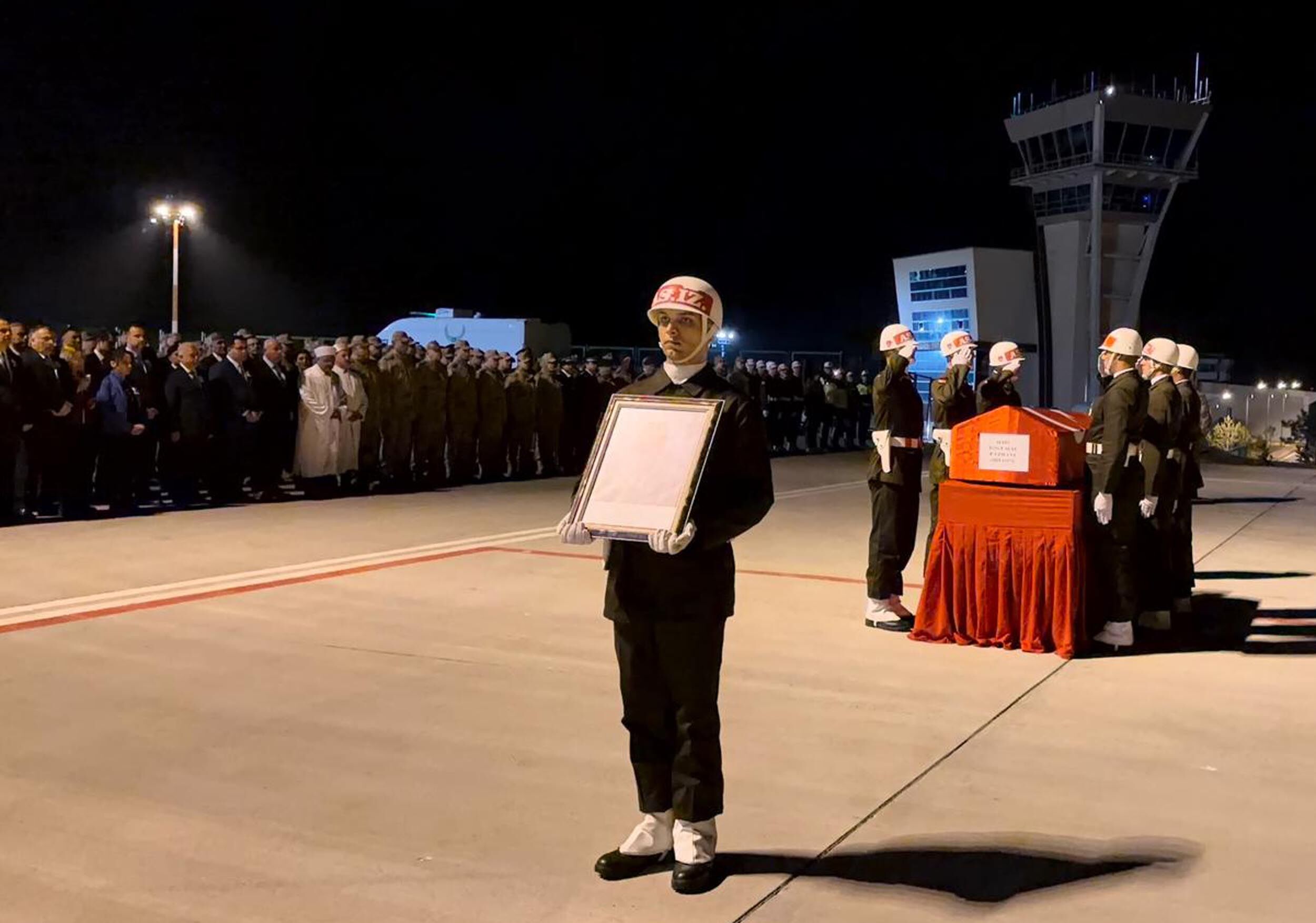 Askeri araç devrildi: 2 şehit, 3 yaralı