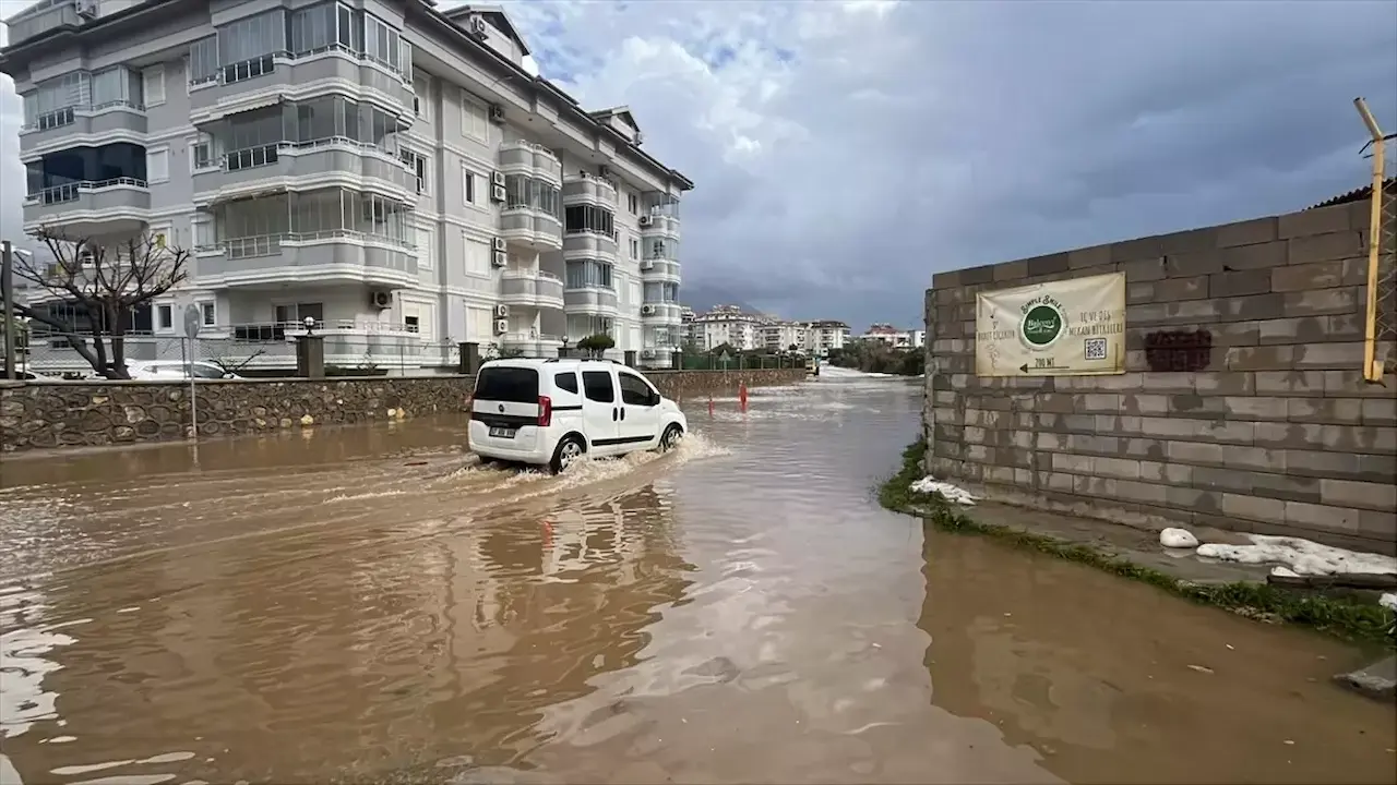 Alanya Saganak Alanya Da Saganak Ve Dolu Etkili Oldu 19450010 Amp