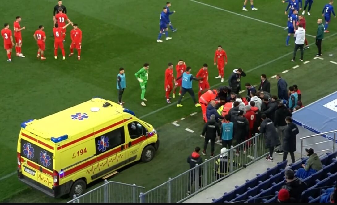 U21 Milli Takım teknik direktörü sahada fenalaştı