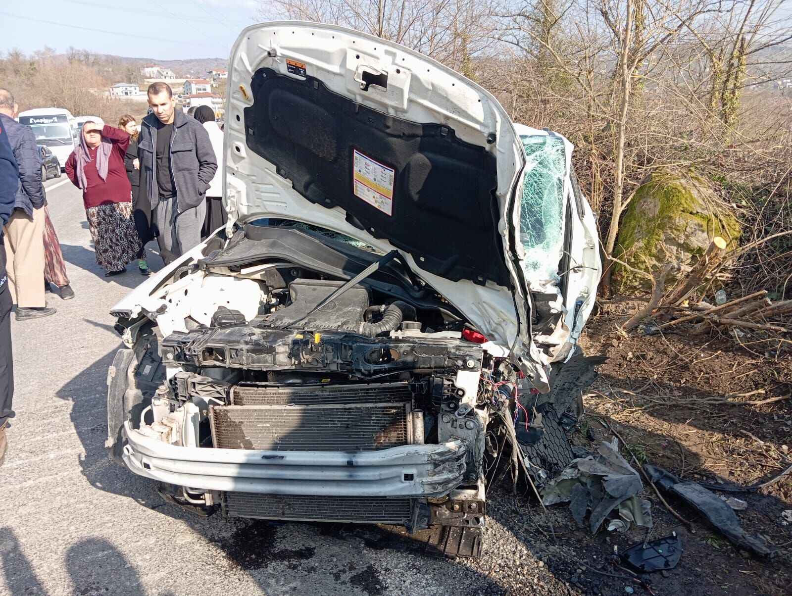 İşçi servisi, otomobil ile çarpıştı: Çok sayıda yaralı var