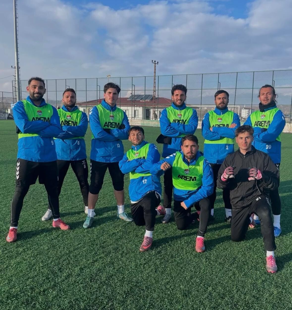 I S T A N B U L F U T B O L C U K A A N K U N D A K C I S I L A H L 1221997 363351