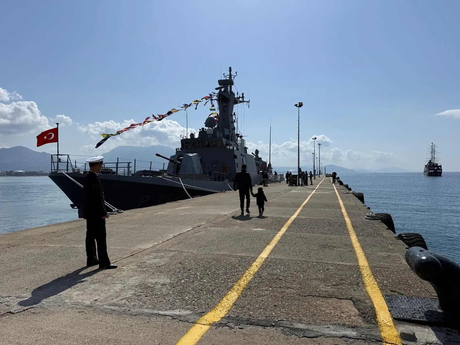 Alanyada Savas Gemisi Ziyarete Acildi 6