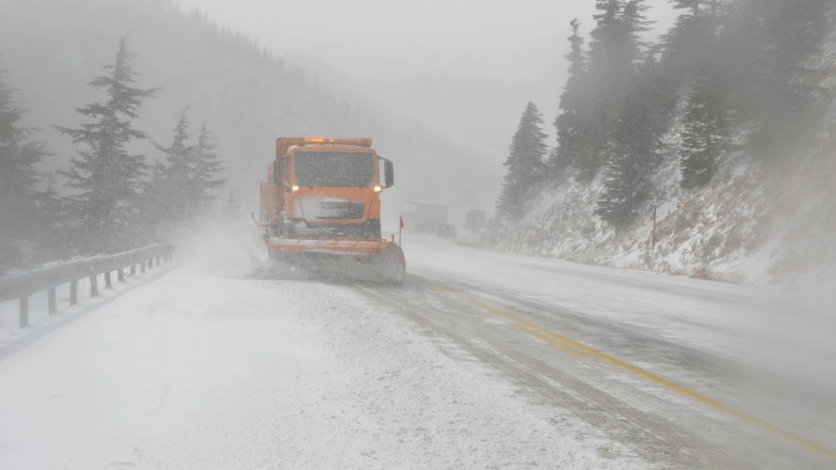 Antalya Konya Karayolunda Kar Yagisi Basladi 095434 20260410