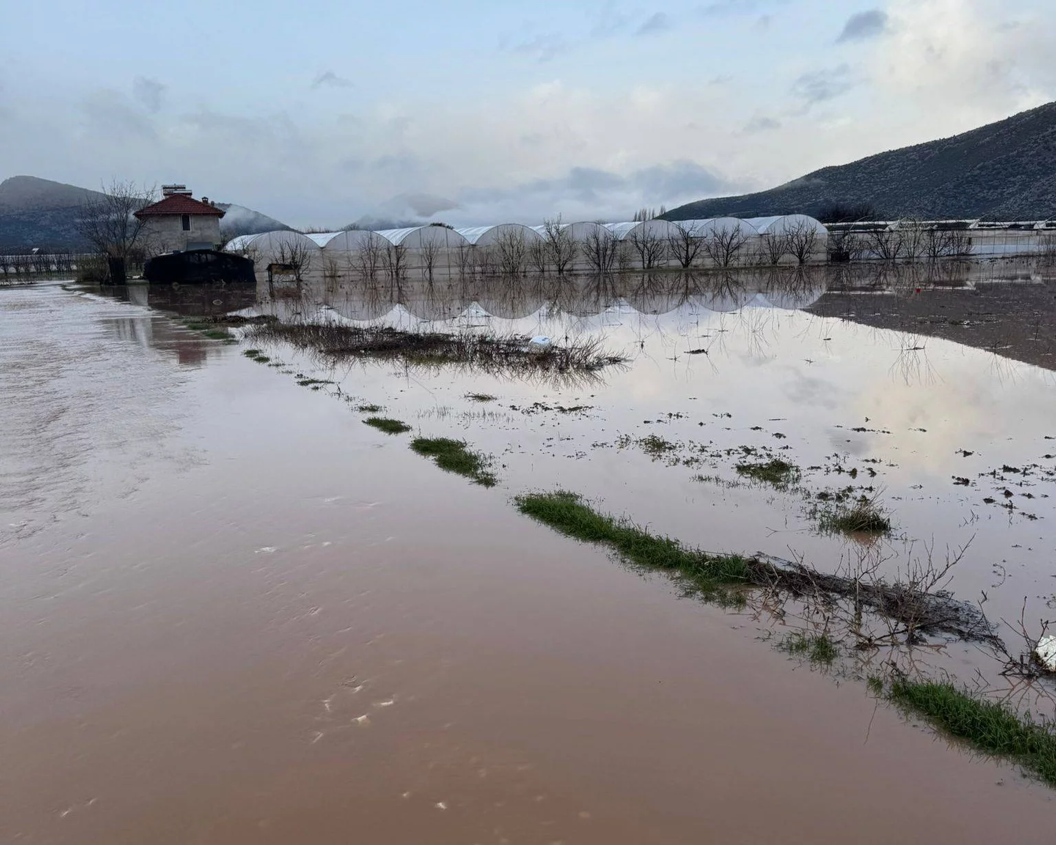 Antalyada Seralar Ve Tarim Alanlari Yine Sular Altinda Kaldi 3