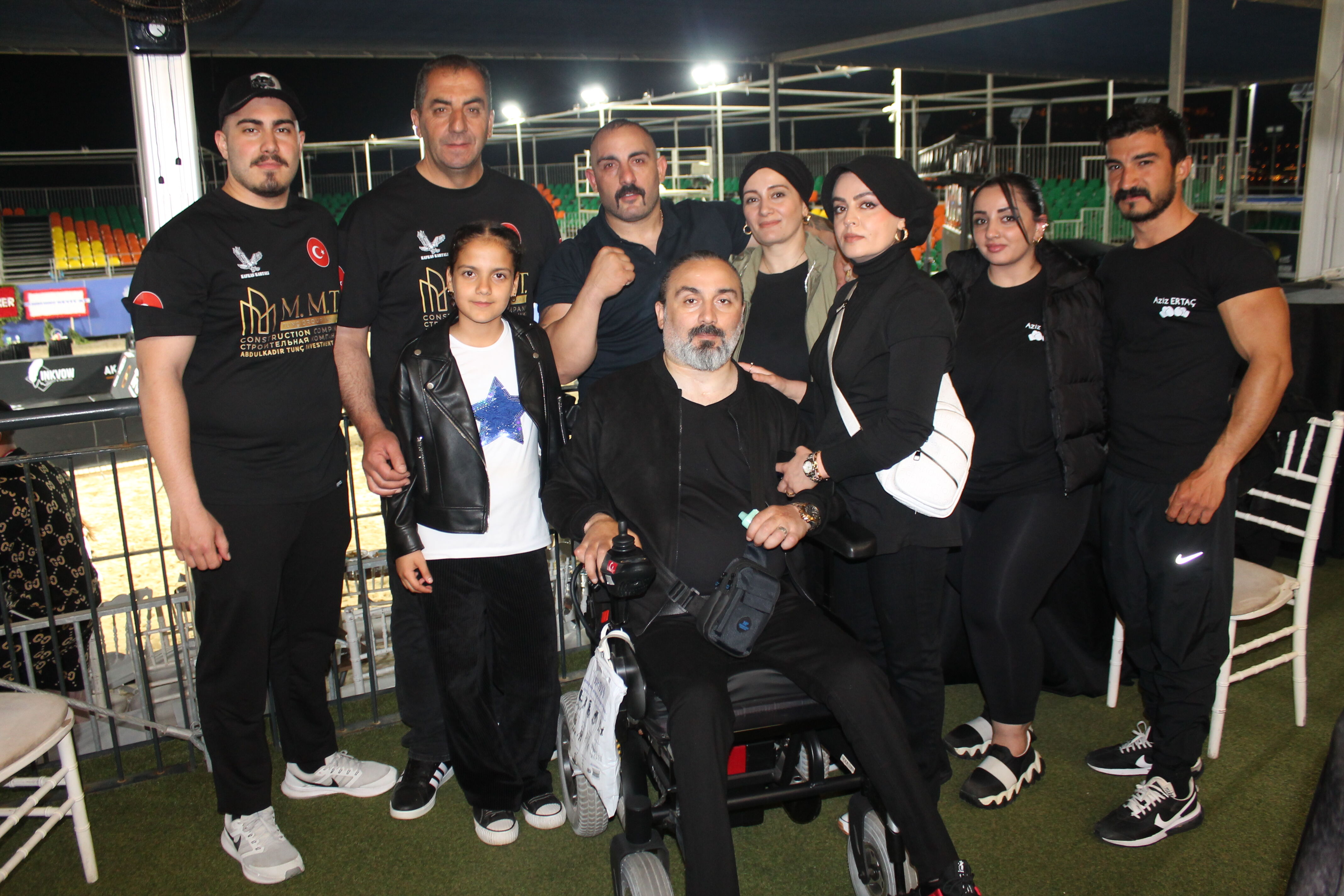 Aziz Ertaç Ve Ailesi